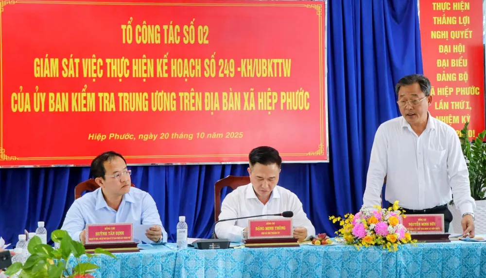 Đồng chí Nguyễn Minh Đức, Bí thư Đảng ủy, Chủ tịch HĐND xã Hiệp Phước phát biểu z7137413761240_001d09e45fe640cb741a6e7724076641.jpg