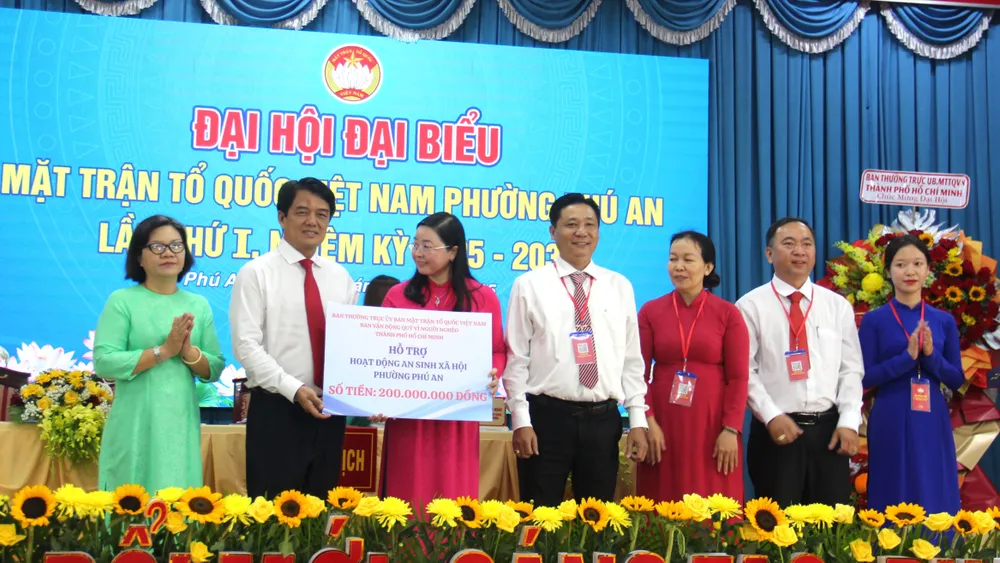 MTTQ Việt Nam TPHCM trao hỗ trợ hoạt động an sinh xã hội cho phường Phú An IMG_2680.JPG