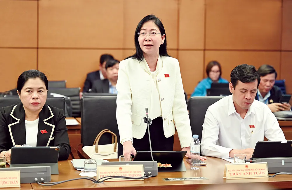 ĐB Phan Thị Thanh Phương (TPHCM) phát biểu thảo luận về dự án Luật Báo chí (sửa đổi). Ảnh: ĐỖ TRUNG x2b-9152-7820.jpg.jpg
