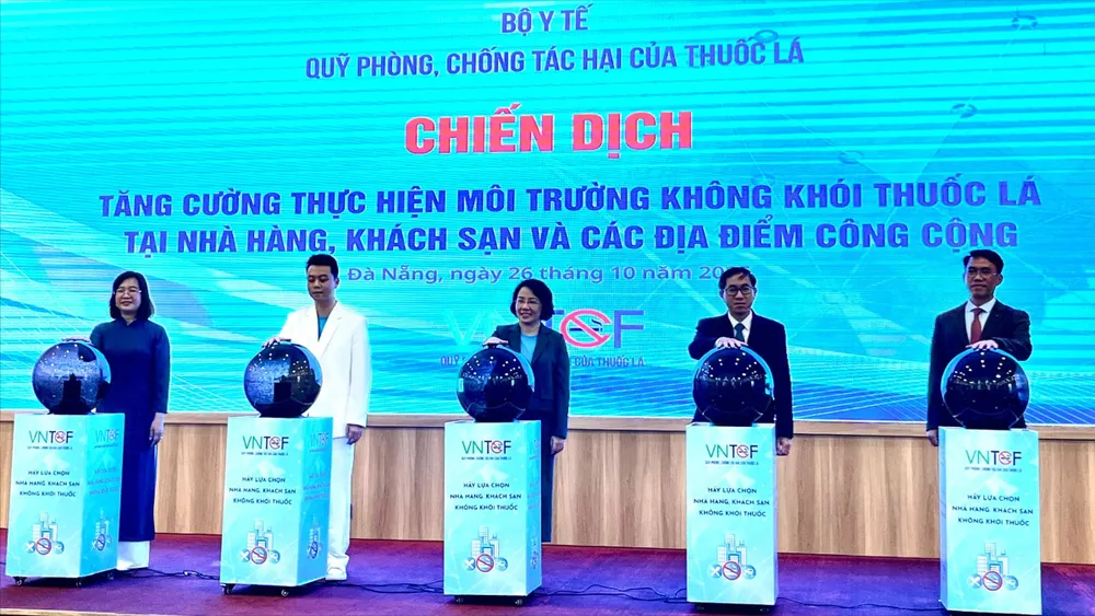 Các đại biểu thực hiện nghi thức phát động z7156595614286_00bd813d387a04733d0d468c2eb23a51.jpg