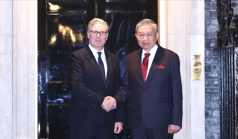 Thủ tướng Liên hiệp Vương quốc Anh và Bắc Ireland Keir Starmer đón Tổng Bí thư Tô Lâm. Ảnh: Thống Nhất/TTXVN tongbithu_tolam2.jpg