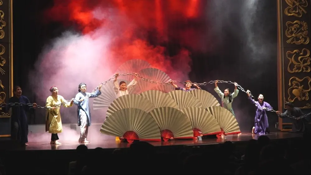 Cảnh trong vở diễn levanduyet1.jpg