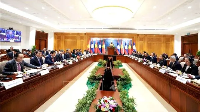 Tổng Bí thư Tô Lâm hội kiến Chủ tịch Quốc hội Lào Saysomphone Phomvihane. Ảnh: THỐNG NHẤT/TTXVN