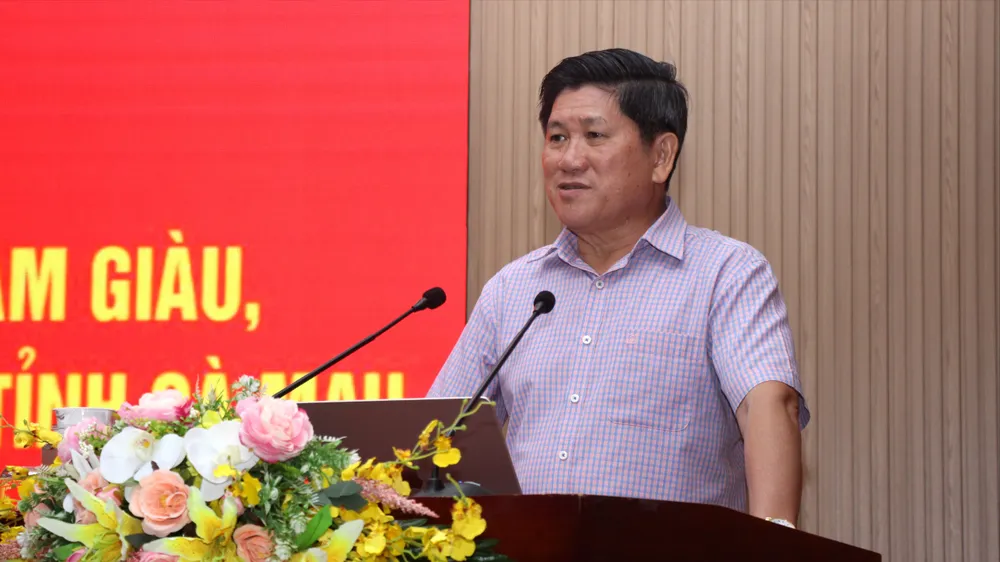 Phó Chủ tịch UBND tỉnh Cà Mau Lê Văn Sử phát biểu tại hội nghị