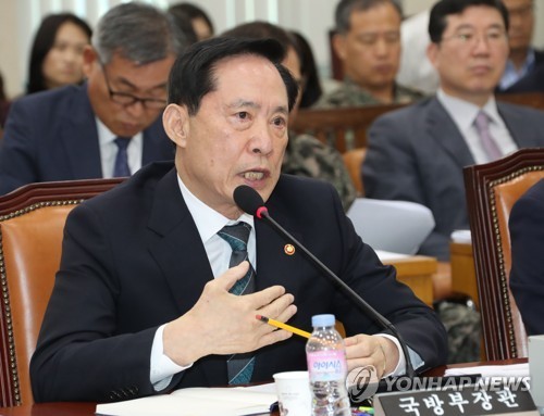 Defense Minister Song Young-moo speaks during a parliamentary session at the National Assembly in Seoul on Sept. 18, 2017. (Yonhap)