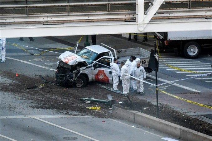 Eight dead in suspected terrorist truck attack on Manhattan bike path ảnh 1 Eight dead in suspected terrorist truck attack on Manhattan bike path ảnh 1