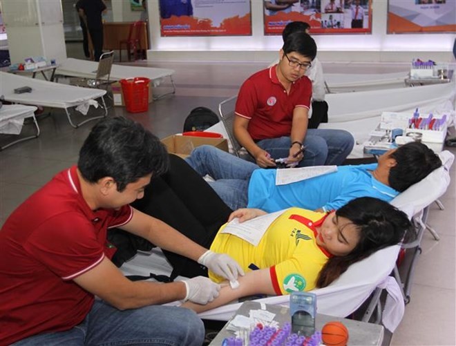 Volunteers join the blood donation activity in the 10th Spring Volunteer Campaign in HCM City (Photo: VNA)