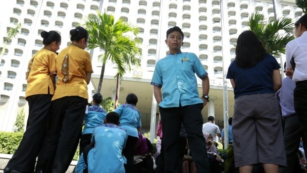 Employees gather as they evacuate from their hotel after an earthquake in Jakarta, Indonesia on Jan. 23, 2018 (Source: AP)