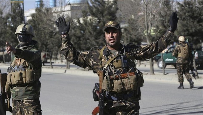 Soldiers at the scene of the attack which was launched by gunmen at pre-dawn on a military academy in Kabul today. -- AFP/VNA 