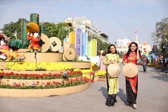 Nguyen Hue Flower Street opens tonight