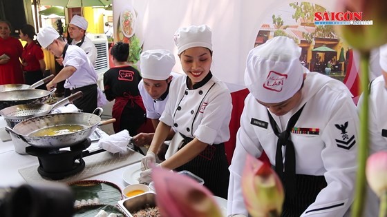 USS Carl Vinson's chefs make Vietnamese dishes