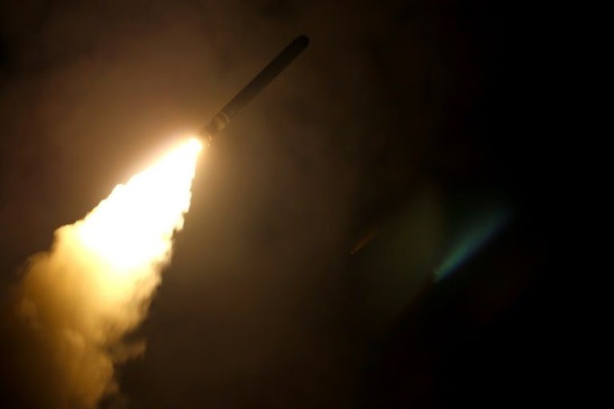 The guided-missile cruiser USS Monterey fires a Tomahawk land attack missile on April 14, 2018 as the United States, Britain and France carried out a wave of pre-dawn strikes against Syria’s regime. - AFP/VNA Photo