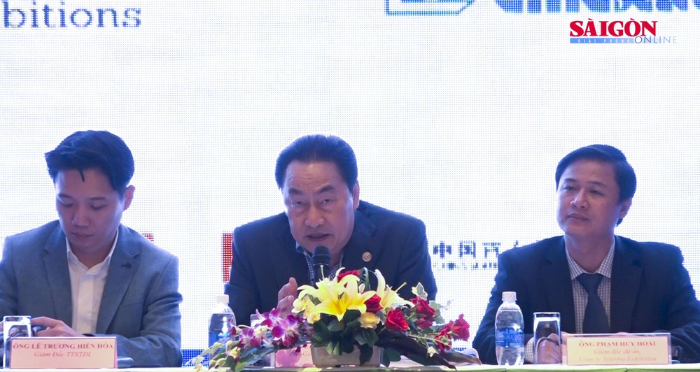 At press meeting -Photo Dinh Du