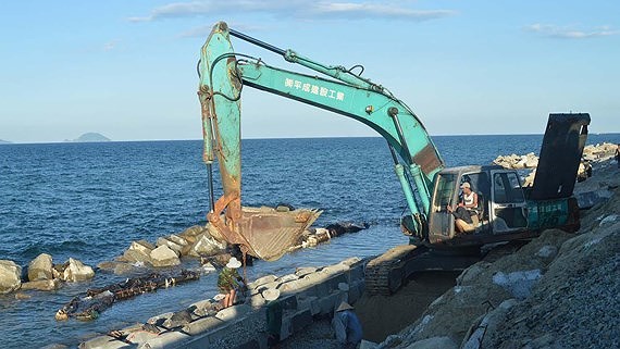 Cua Dai beach dyke not to complete before flood season