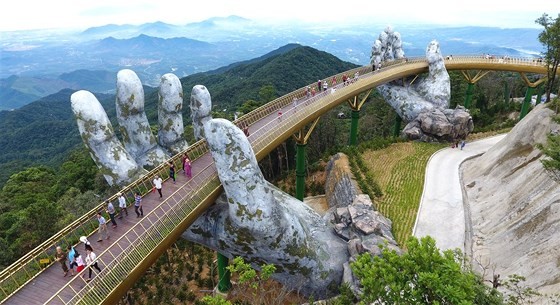 Danang's Golden Bridge listed among top 5 special awards ảnh 3 Danang's Golden Bridge listed among top 5 special awards ảnh 3