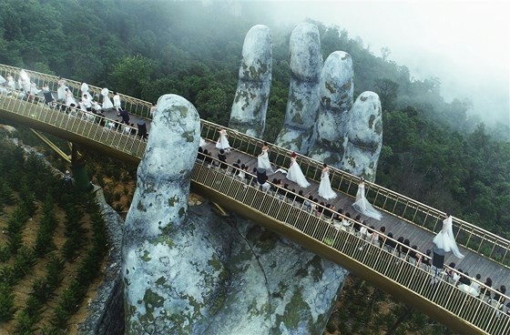 Danang's Golden Bridge listed among top 5 special awards ảnh 5 Danang's Golden Bridge listed among top 5 special awards ảnh 5