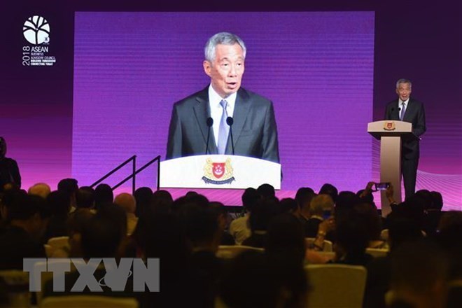Singaporean Prime Minister Lee Hsien Loong addresses the ASEAN Business and Investment Summit 2018. (Photo: AFP/VNA)