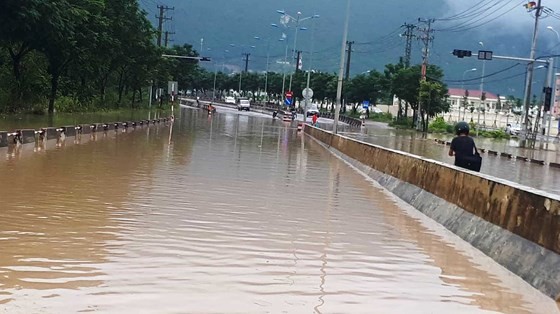Main streets heading to Cam Ranh In't Airport disrupted traffic ảnh 2 Main streets heading to Cam Ranh In't Airport disrupted traffic ảnh 2