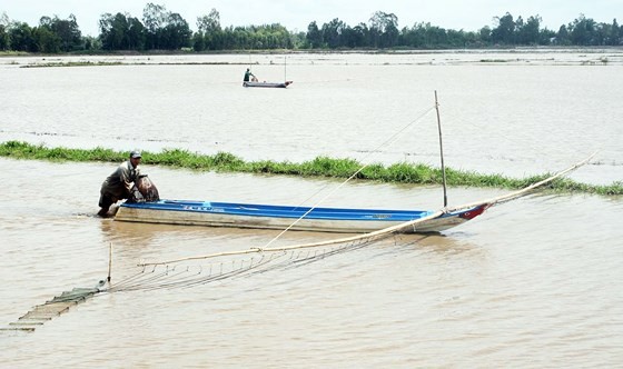 Water levels decreasing slowly on Central rivers