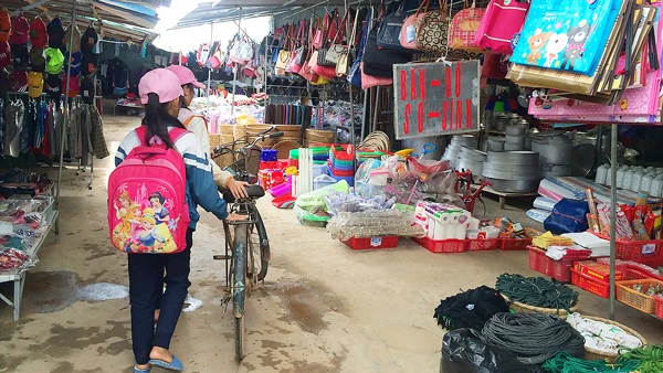 Tiểu thương phản đối việc đập bỏ chợ Ea Păl để xây mới vì đang buôn bán sầm uất