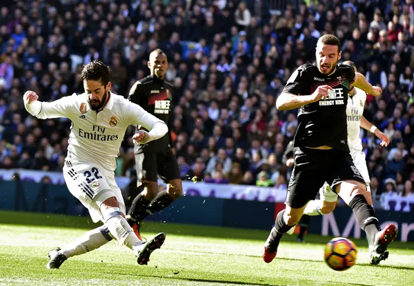 Isco dứt điểm trước hàng thủ Granada
