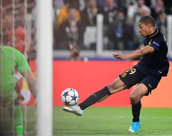 Kylian Mbappe, đại diện ưu tú cho một đội bóng Monaco trẻ trung đầy ấn tượng.