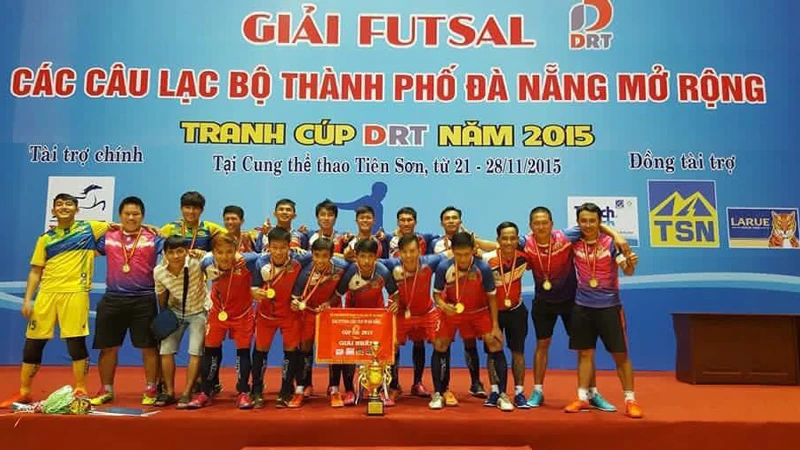 Bầu Điền của 868 Cà Mau FC cũng đã từng đầu tư vào làm futsal chuyên nghiệp và cũng gặt hái được nhưng thành quả đáng kể.