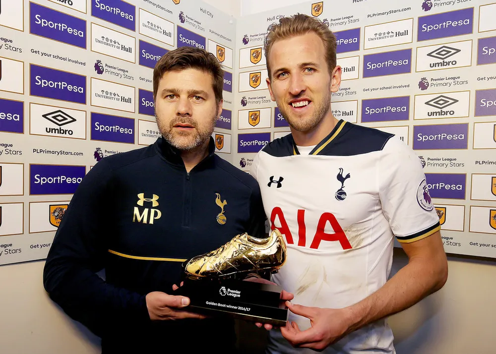 HLV Mauricio Pochettino (trái) có thể tự tin vào tài săn bàn của Harry Kane, nhưng ông cần có phương án dự phòng.