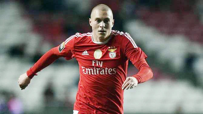 Man.United cuối cùng cũng thành công sau gần 2 năm theo đuổi Victor Lindelof