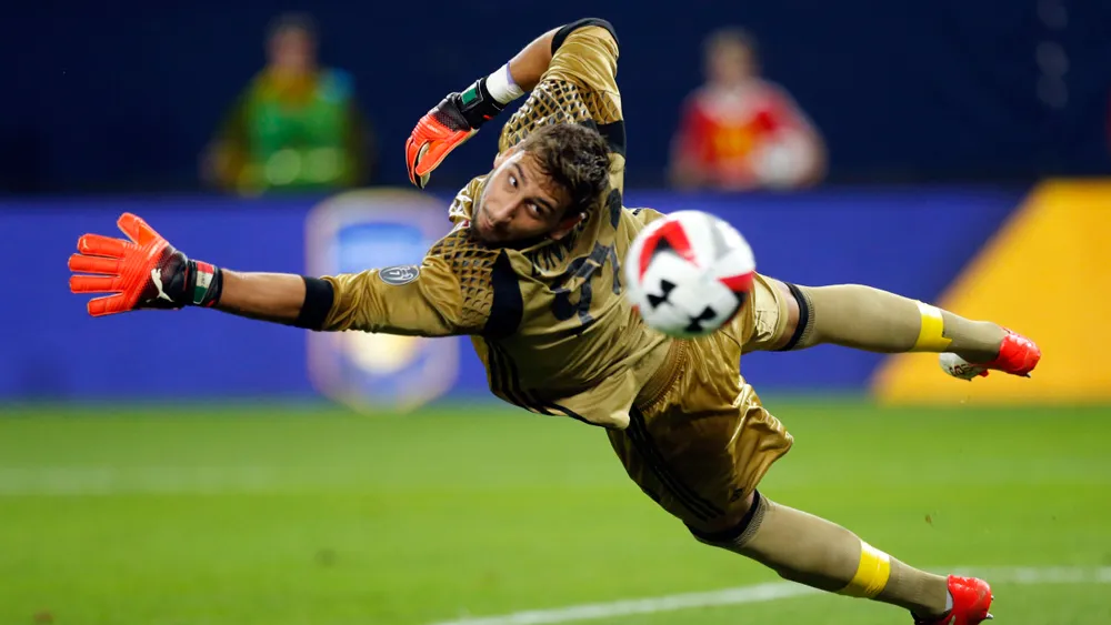 Gianluigi Donnarumma từng có ý định gia hạn hợp đồng với AC Milan