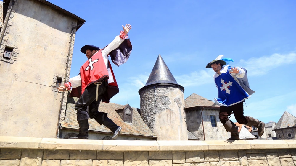 Các ngự lâm quân trình diễn đấu kiếm tại Sun World Ba Na Hills ảnh 2 Các ngự lâm quân trình diễn đấu kiếm tại Sun World Ba Na Hills ảnh 2
