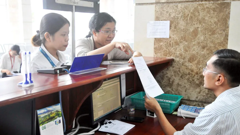 Doanh nghiệp nộp hồ sơ tại Cục thuế TPHCM