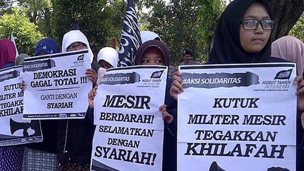 Các thành viên của Hizbut Tahrir tham gia một cuộc biểu tình. Nguồn: Jakarta Post