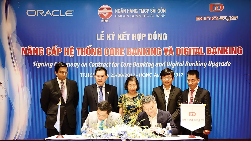 Đại diện SCB và Công ty Dinosys ký kết hợp đồng nâng cấp hệ thống Core Baking và Digital Banking của Oracle