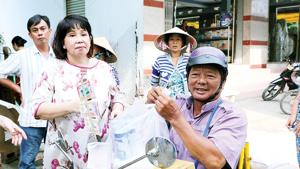 150 phần quà trao tay bà con nghèo tại tỉnh Đồng Tháp