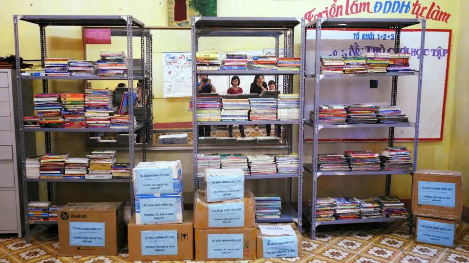Tặng tủ sách Đinh Hữu Dư cho học sinh tỉnh Yên Bái ảnh 1 Tặng tủ sách Đinh Hữu Dư cho học sinh tỉnh Yên Bái ảnh 1