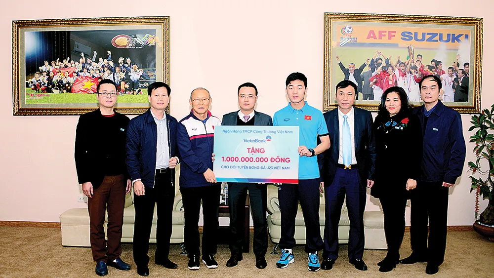 VietinBank trao tặng U23 Việt Nam 1 tỷ đồng ảnh 1 VietinBank trao tặng U23 Việt Nam 1 tỷ đồng ảnh 1