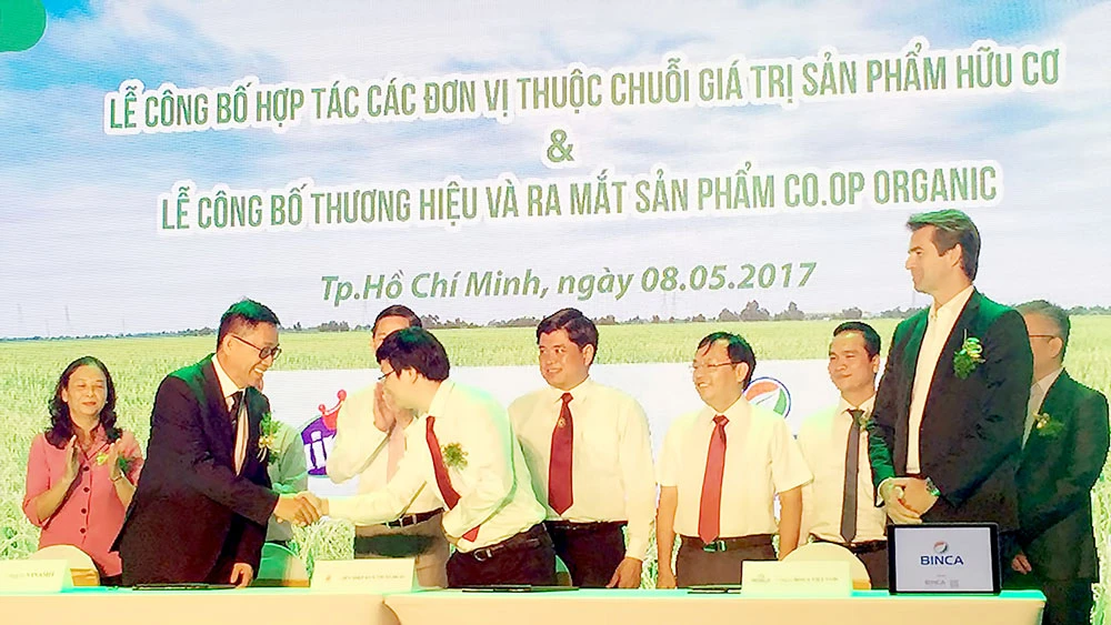 Saigon Co.op hợp tác với đơn vị sản xuất phát triển nhãn hàng riêng Co.op Organic