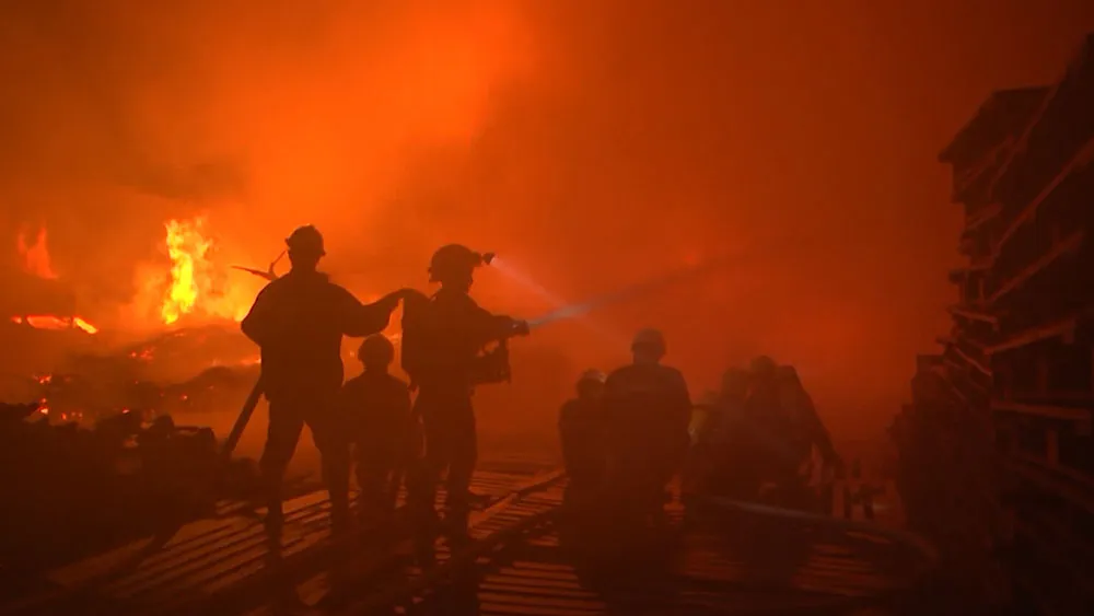 Vụ cháy 3.000m² kho chứa pallet gỗ tại quận 8