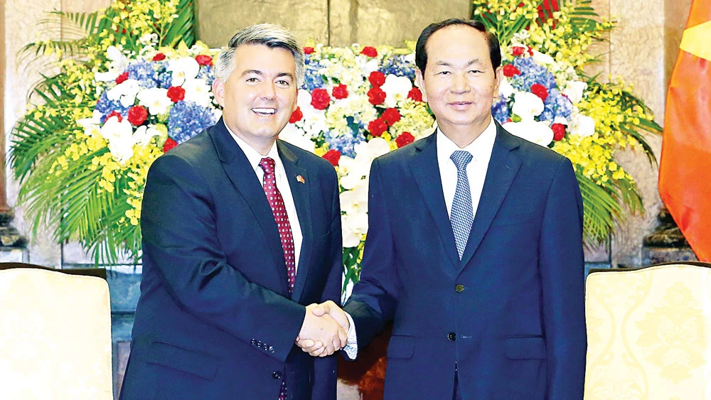 Chủ tịch nước Trần Đại Quang tiếp Thượng Nghị sỹ Cory Gardner, Chủ tịch Tiểu ban Đối ngoại Đông Á-Thái Bình Dương và Chính sách an ninh mạng quốc tế của Uỷ ban Đối ngoại Thượng viện Hoa Kỳ. Ảnh: TTXVN