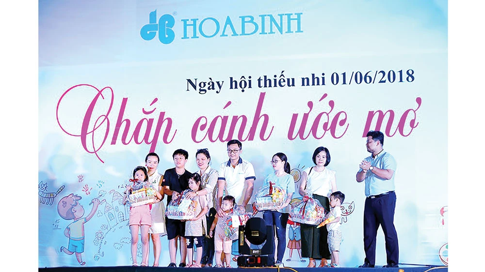 Công ty CP Tập đoàn Xây dựng Hòa Bình tổ chức Ngày hội “Chắp cánh ước mơ” 2018