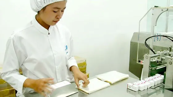 Sản xuất thuốc tại một nhà máy trong nước