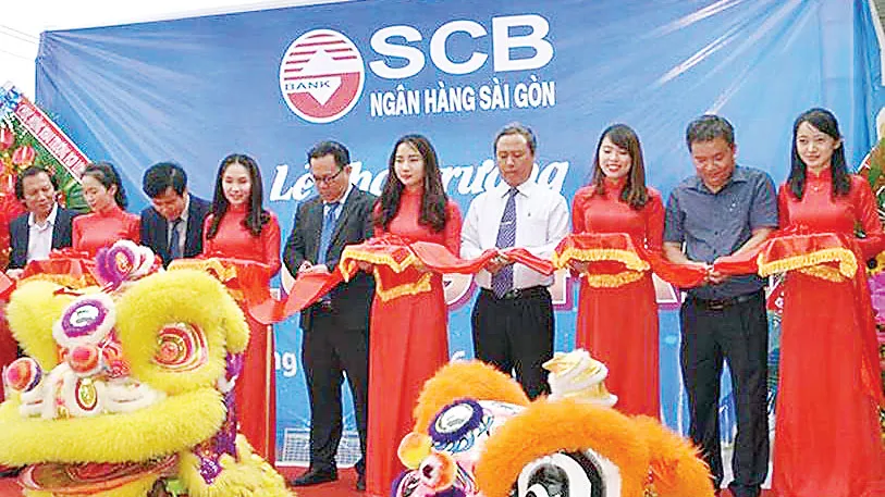 Các đại biểu cắt băng khai trương SCB Long Thành