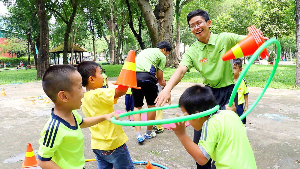 Trẻ em cần có những giờ học kỹ năng bổ ích thay vì những tiết học nặng về kiến thức. Ảnh: DŨNG PHƯƠNG