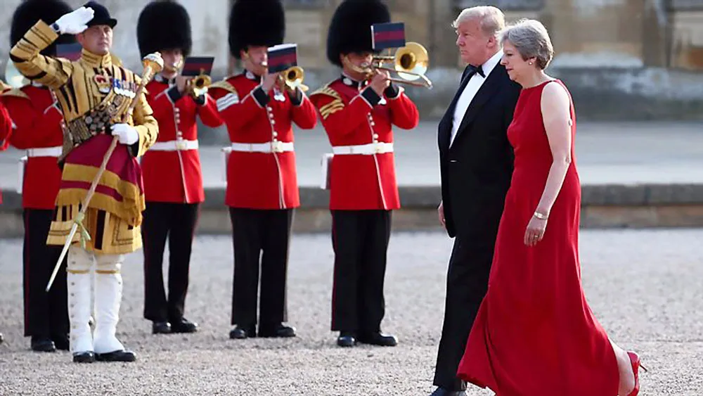 Thủ tướng Anh Theresa May đón tiếp Tổng thống Mỹ Donald Trump ngày 12-7
