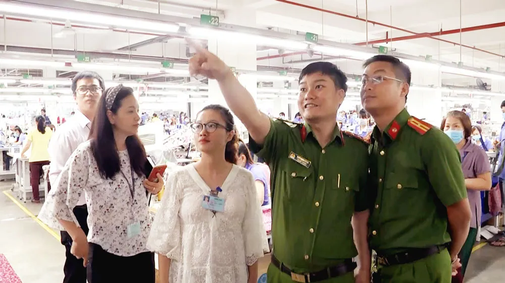 Kiểm tra hệ thống báo cháy tại khu vực sản xuất ở quận 12