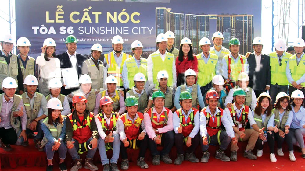 Cất nóc công trình Sunshine City vượt tiến độ 21 ngày