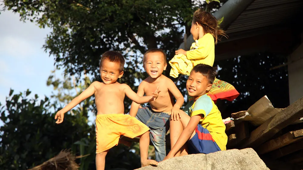 Nhiều trẻ ở thôn Phú Vinh chưa được cấp giấy khai sinh nên gặp nhiều khó khăn trong việc đến trường