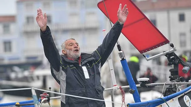 Jean-Luc Van Den Heede sau khi về đích ngày 29-1-2019 tại Les Sables d'Olonne, Pháp. Ảnh: GGR