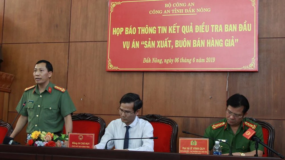 Quang cảnh buổi họp báo